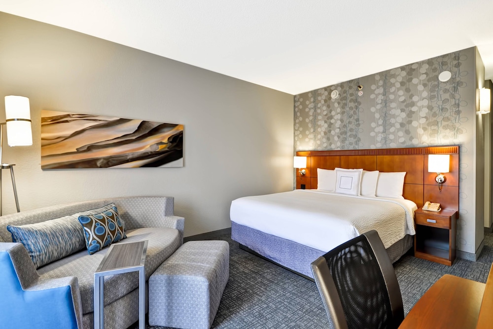 Courtyard By Marriott Dallas Medical Market Center 13/48