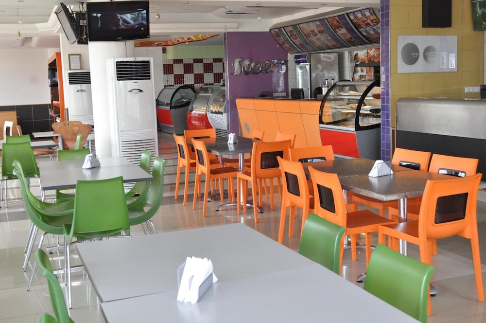 restaurant cafeteria