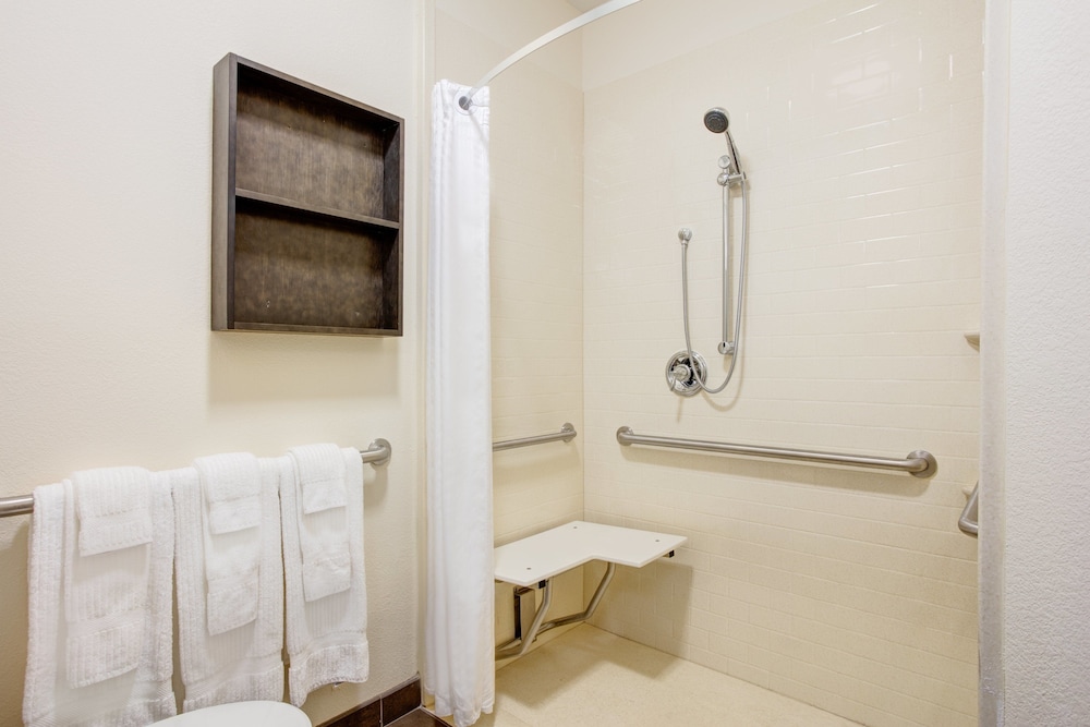 Candlewood Suites Cut Off 20/43