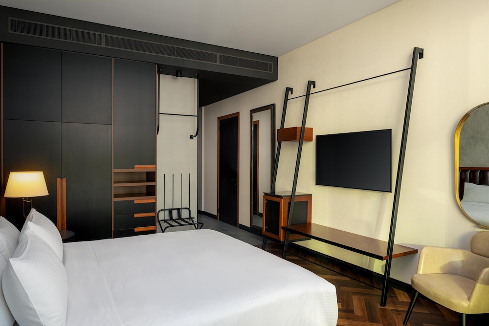 DELUXE, KING BED, WITH VIEW