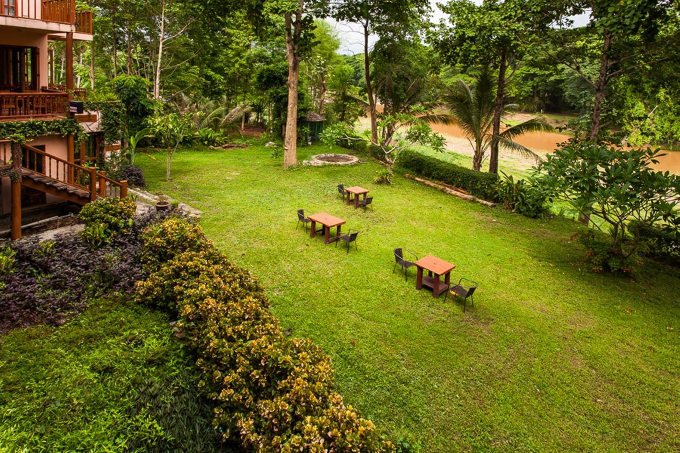 RIVERHOUSE RESORT 68/78