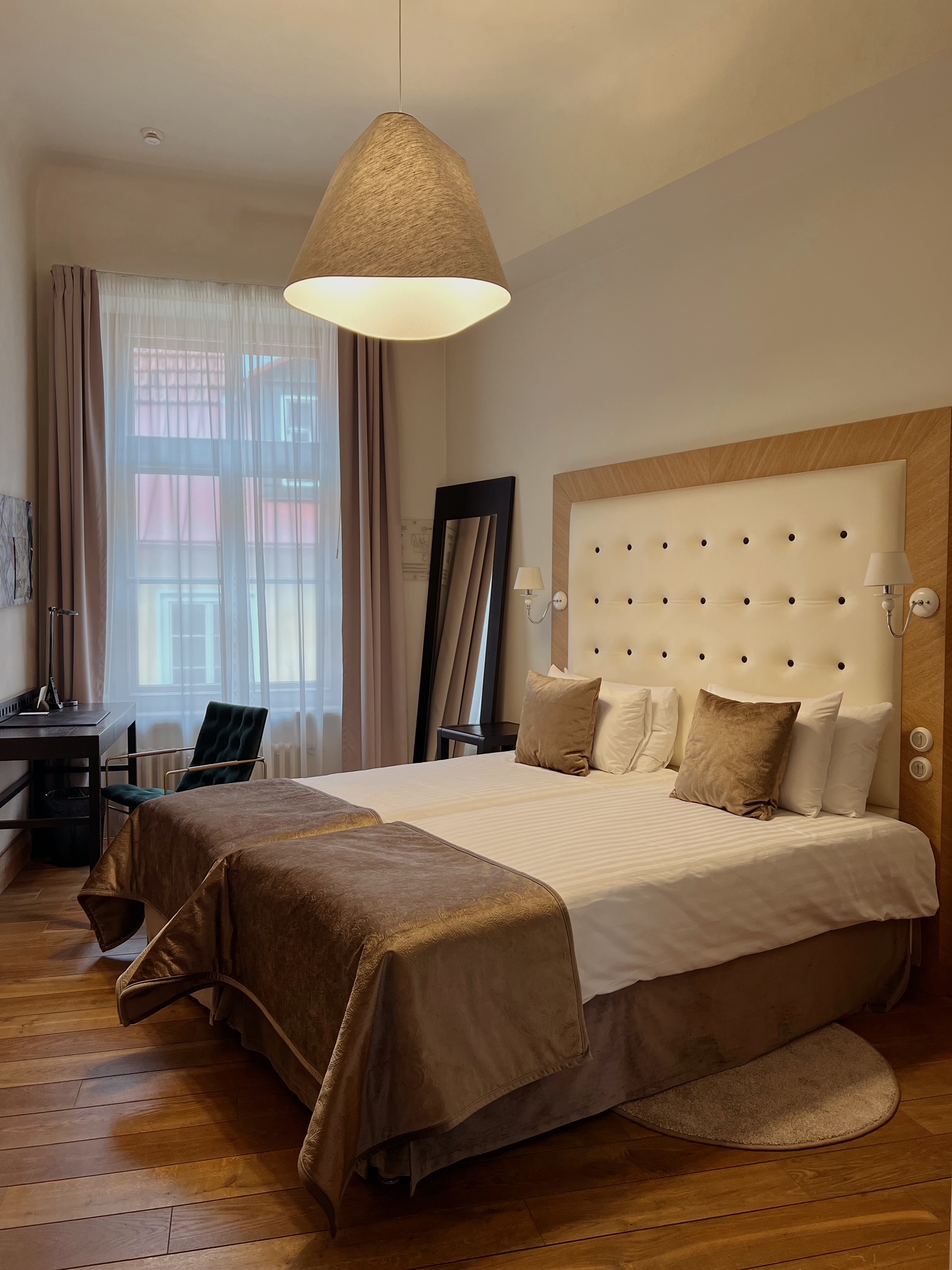 Dome, Twin Beds