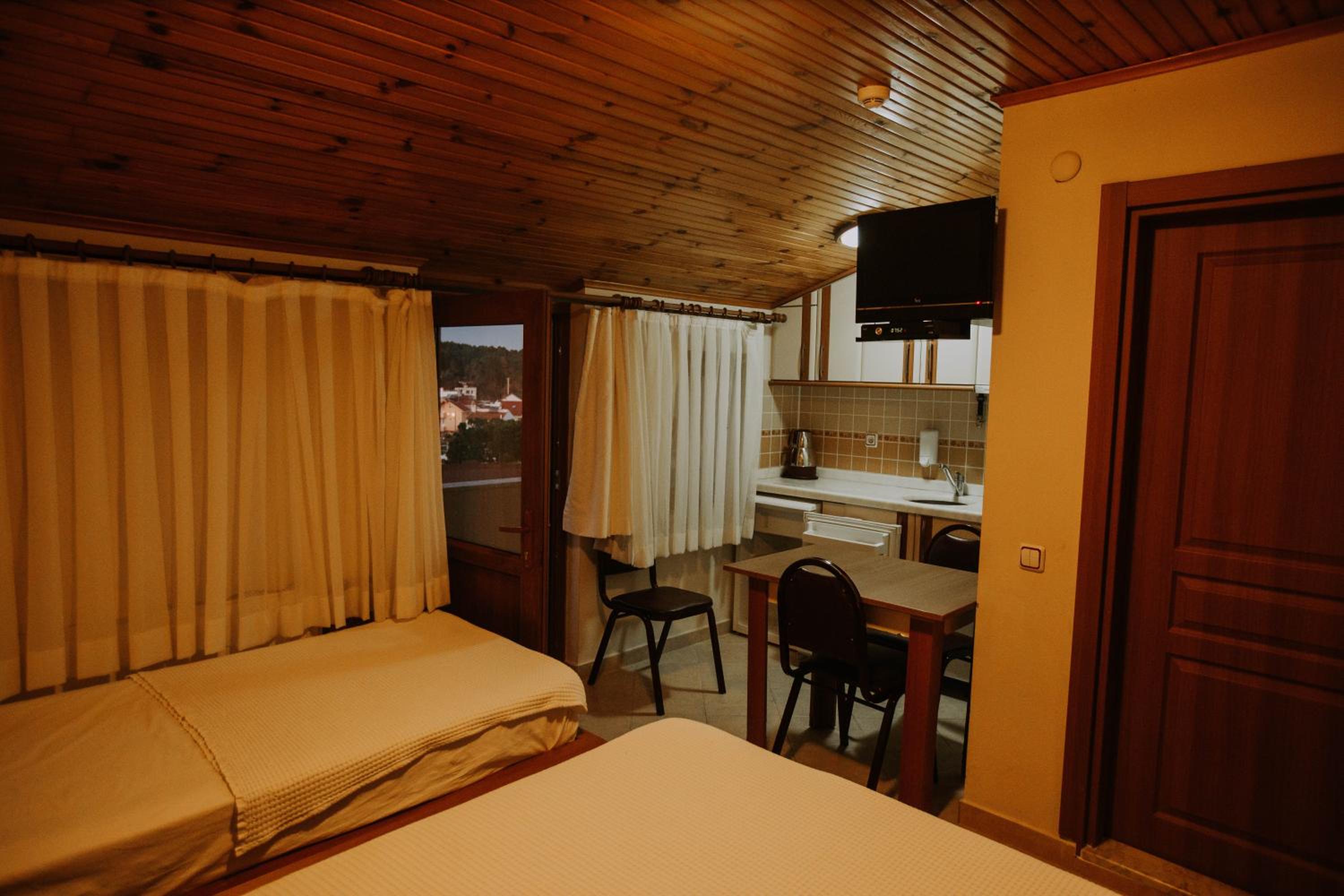 Erish Apart Hotel 29/35