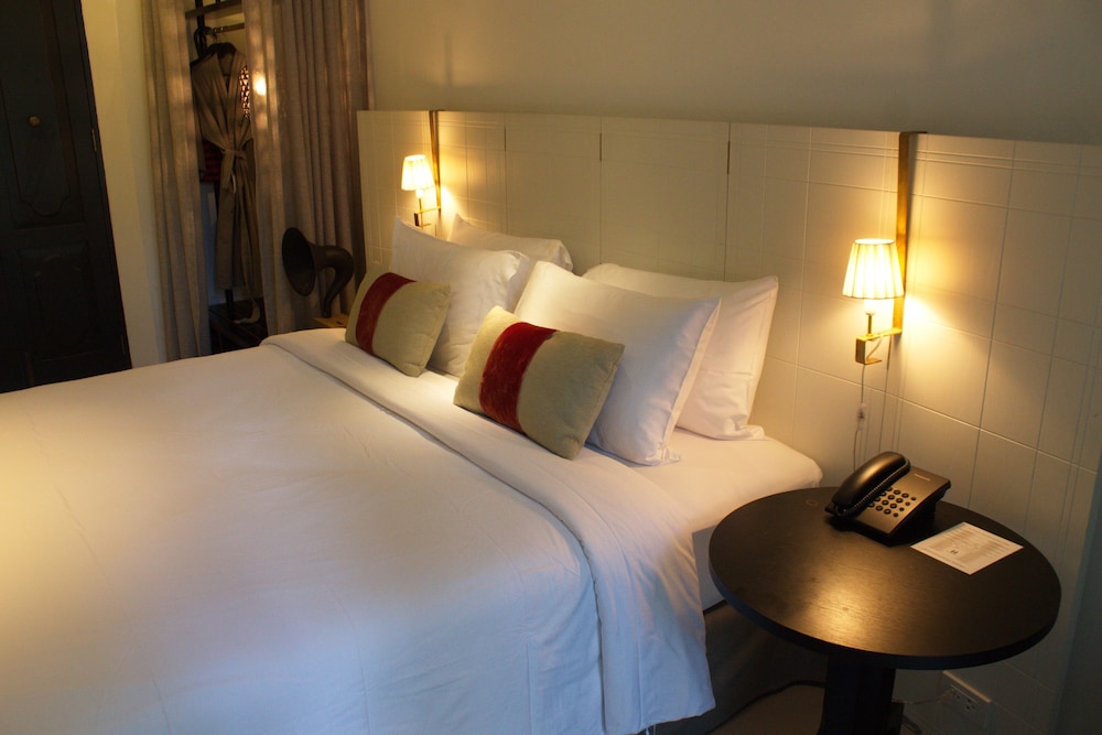 HOTEL DES ARTISTS PING SILHOUETTE 13/58