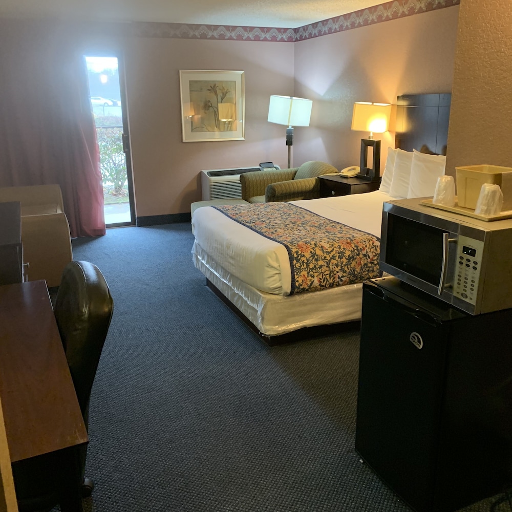 Lincoln Inn Express Hotel And Suites 7/28