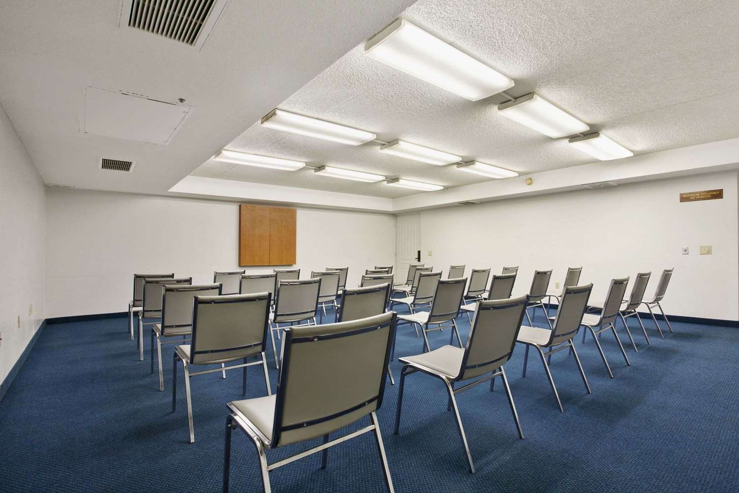 Days Inn by Wyndham Buena Park 30/34