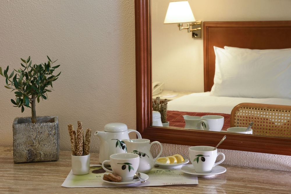 Titania Hotel 37/48