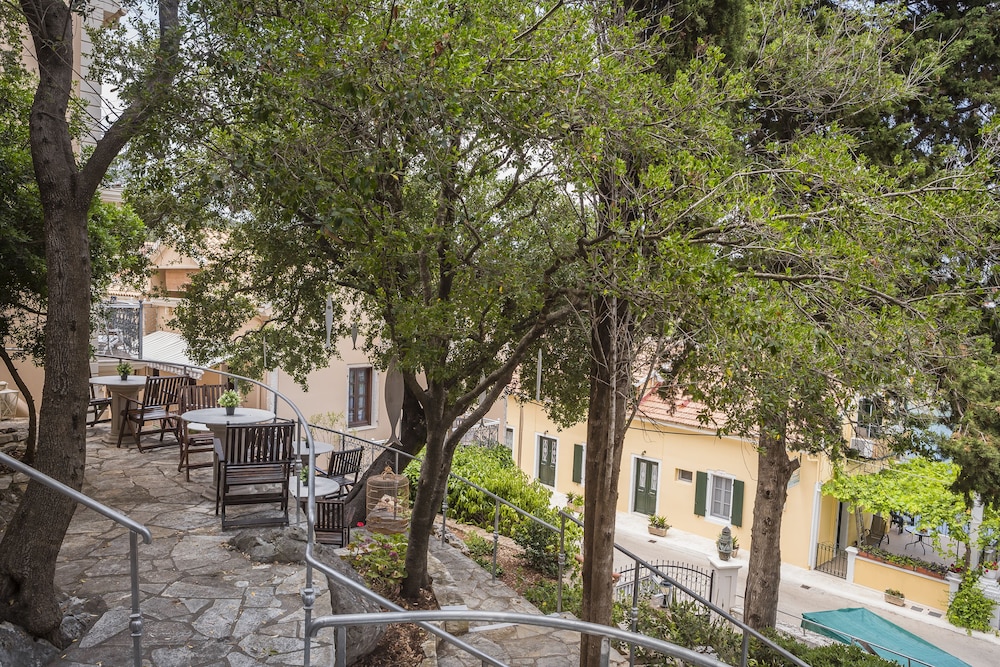 Faros Suites - Adults Only 37/50