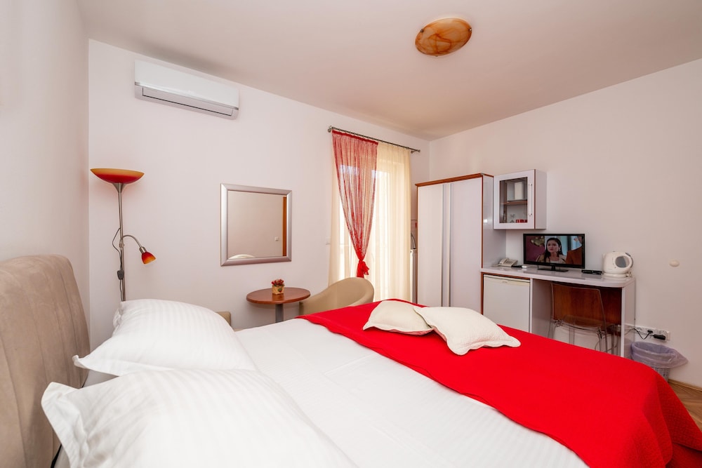 Room, Queen Bed, Balcony