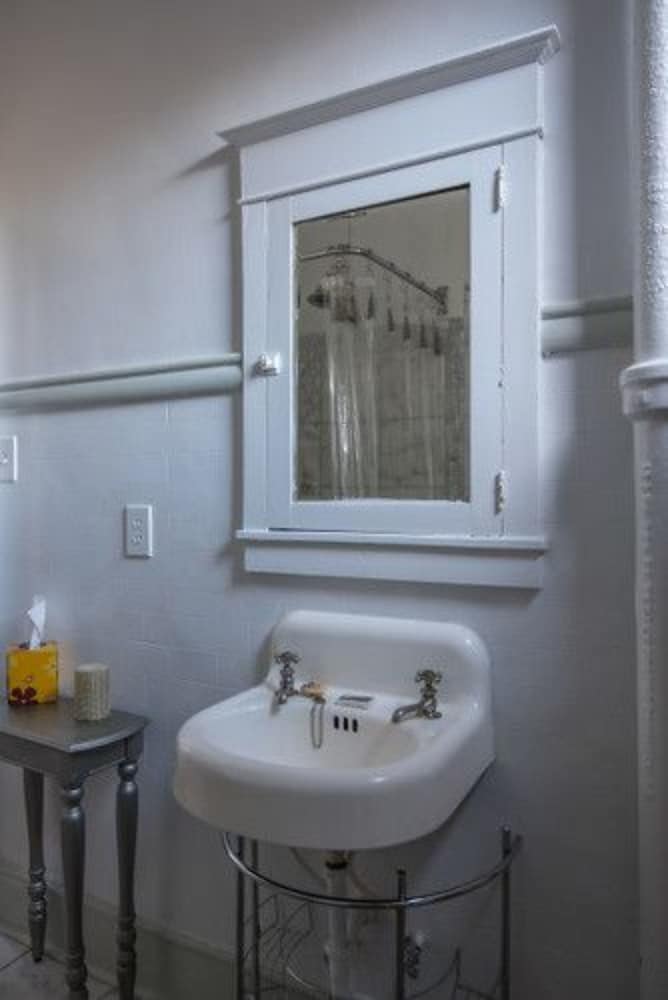 Morgan and Wells B&amp;B 23/24