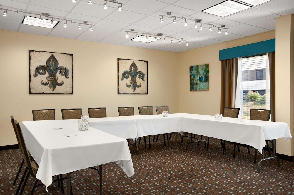 Hampton Inn Slidell 17/24