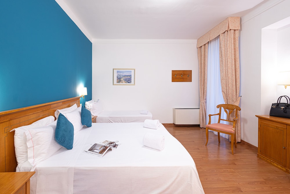 LVG Hotel Collection - Majestic 16/50