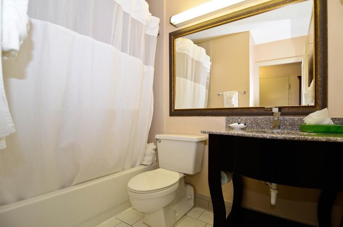 Best Western Plus Music Row 79/80