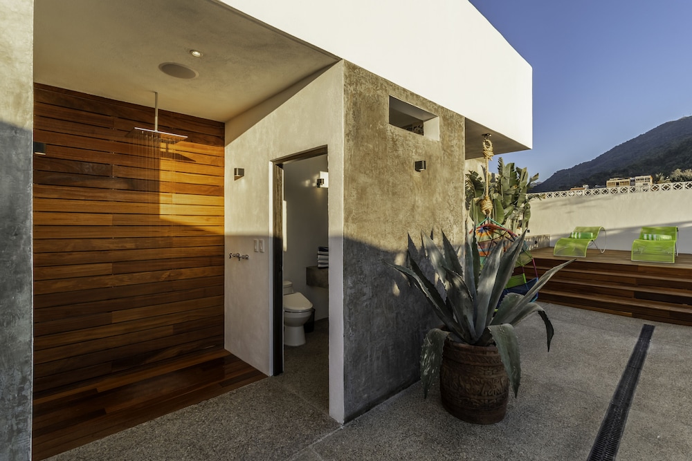 Cuale Condo Retreats 25/50