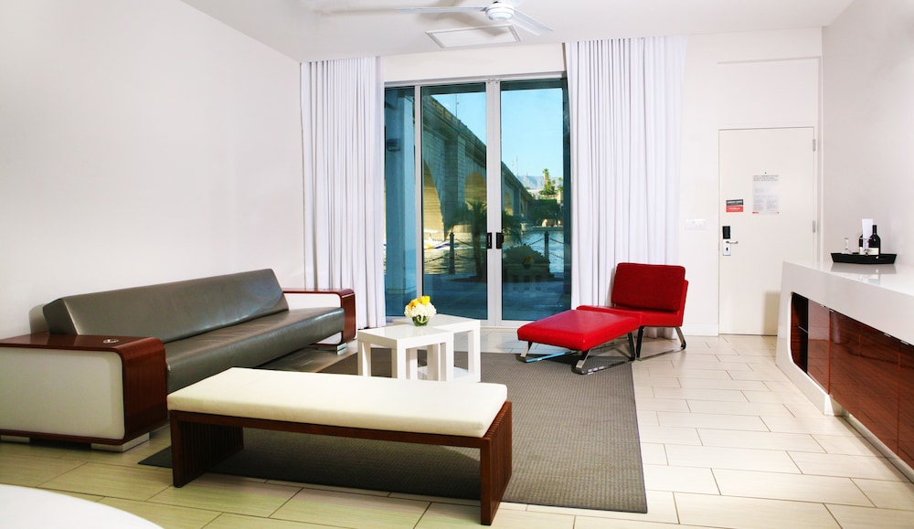 Heat Hotel 36/58
