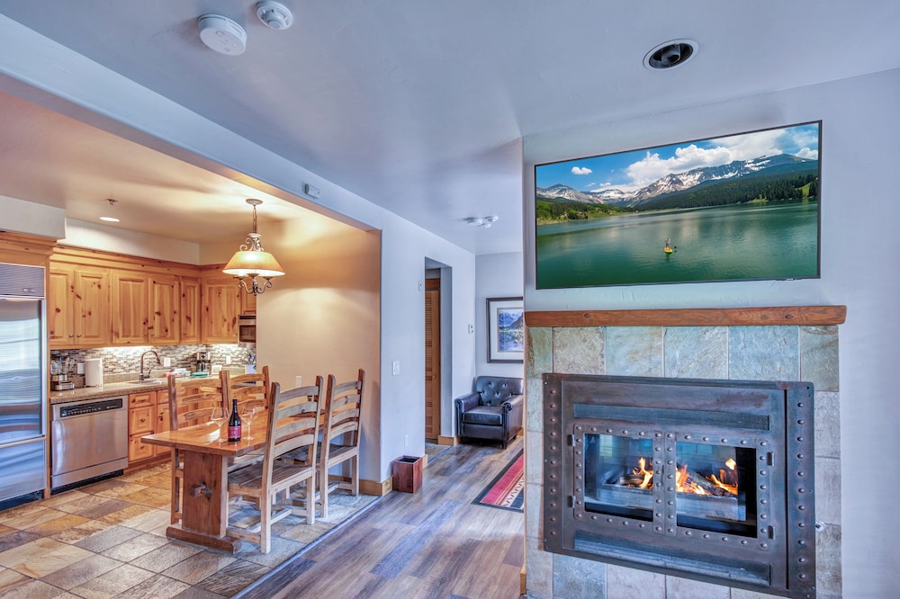 Mountain Lodge Telluride 9/73