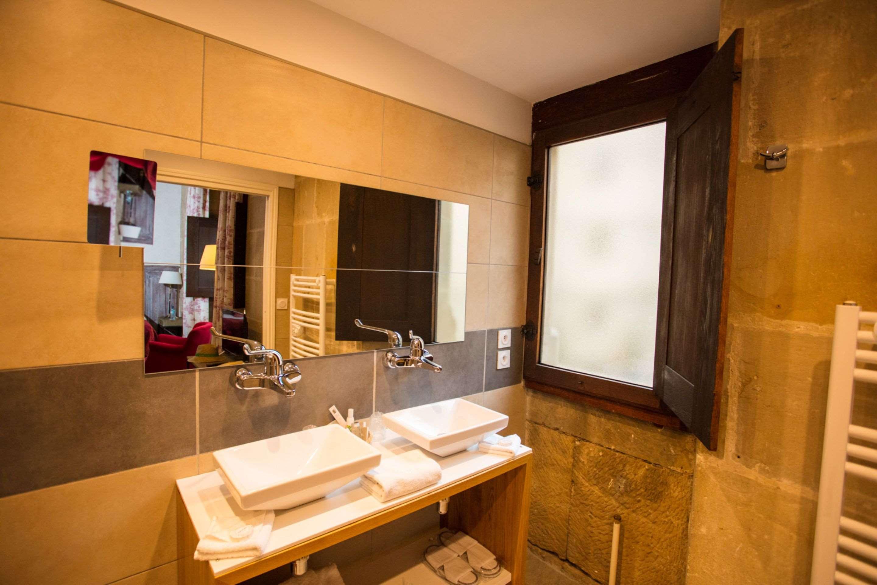 Mezzanine, Family, 3 Beds, Queen Bed, Bathtub، Chateau Des Ducs De Joyeuse, BW Signature Collection 3/3