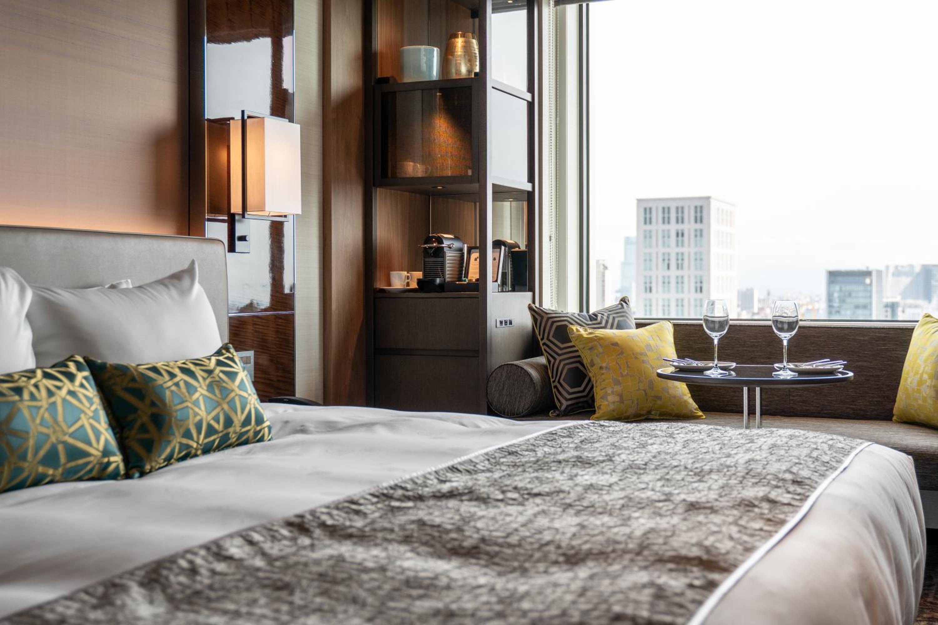 غرفة تنفيذية بسرير كينج مع دخول الصالة، The Royal Park Hotel Iconic Osaka Midosuji 5/8