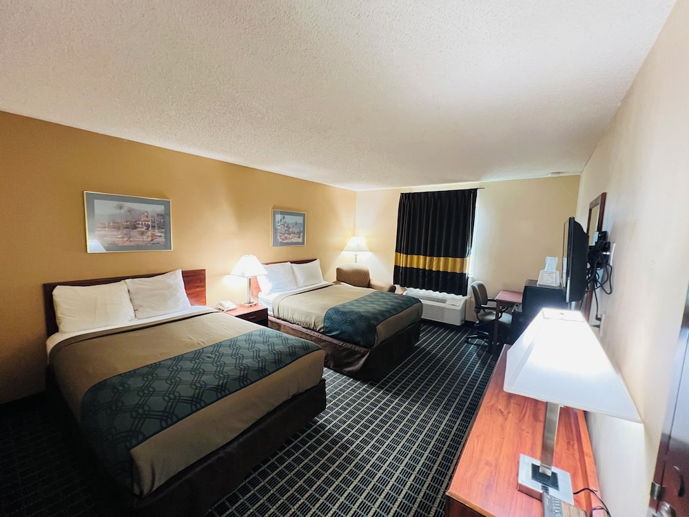 Hometown Inn Suites 23/50