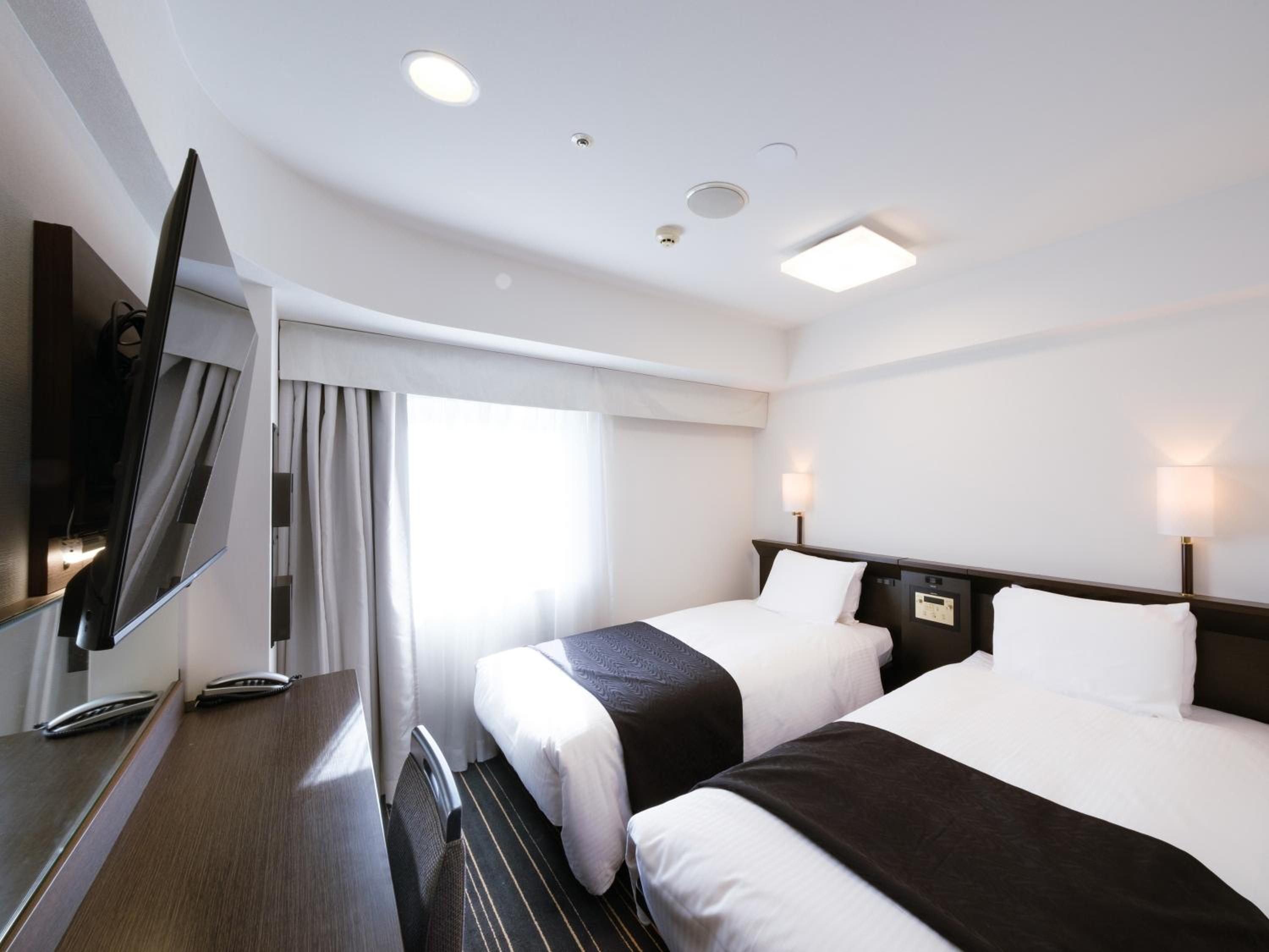 Room, Twin Beds