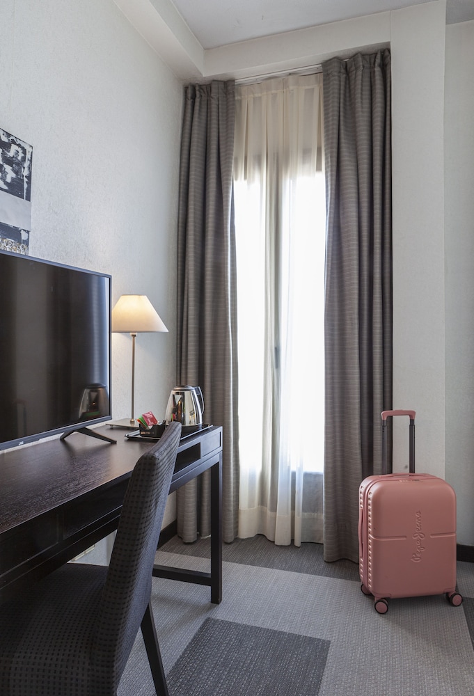 Macia Plaza 52/60