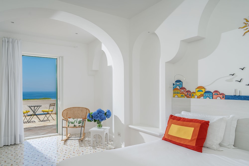 Medium, Comfort, Queen Bed, Sea View, Balcony