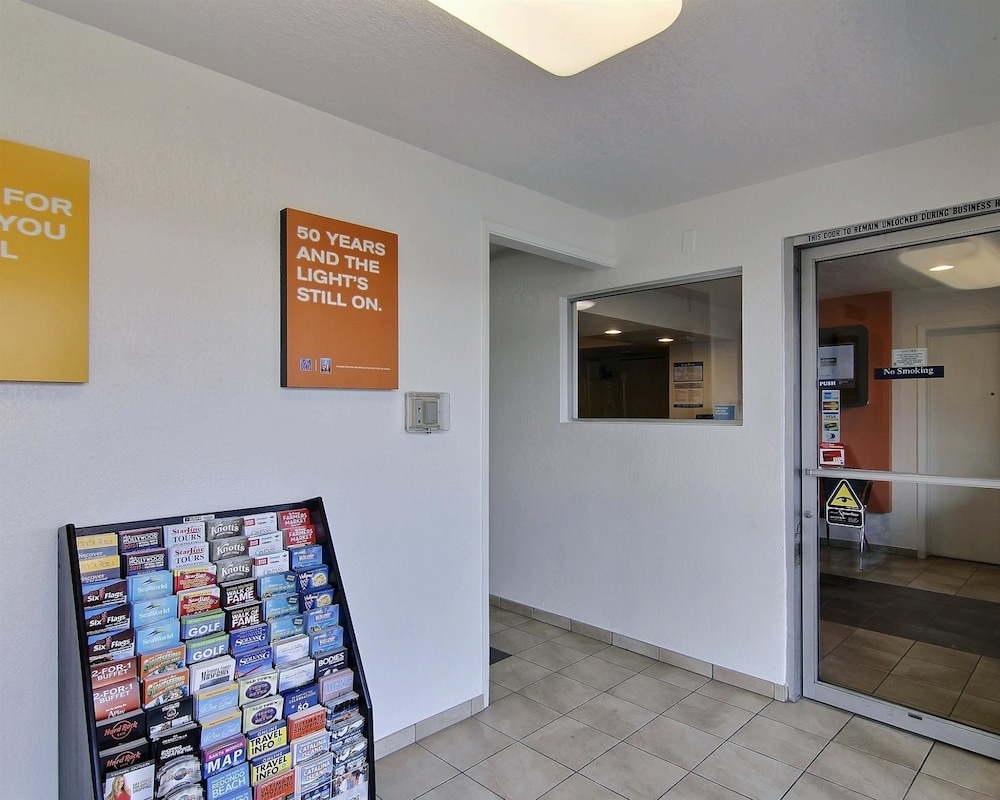 Motel6 Palmdale, CA 17/60