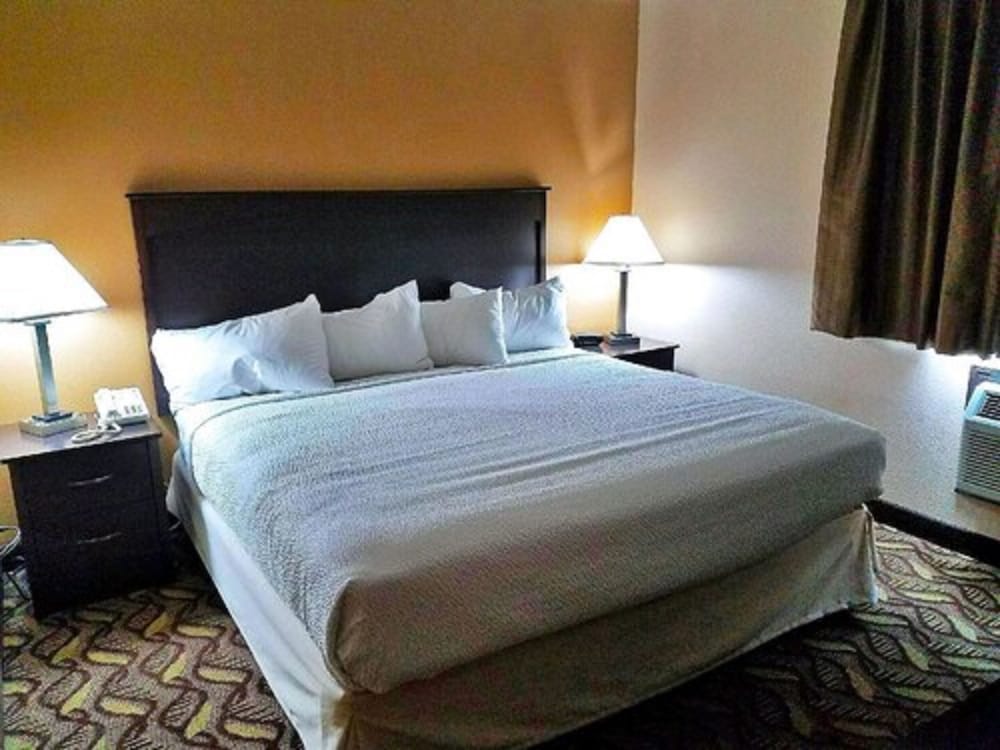 Americas Best Value Inn & Suites Bismarck 12/31