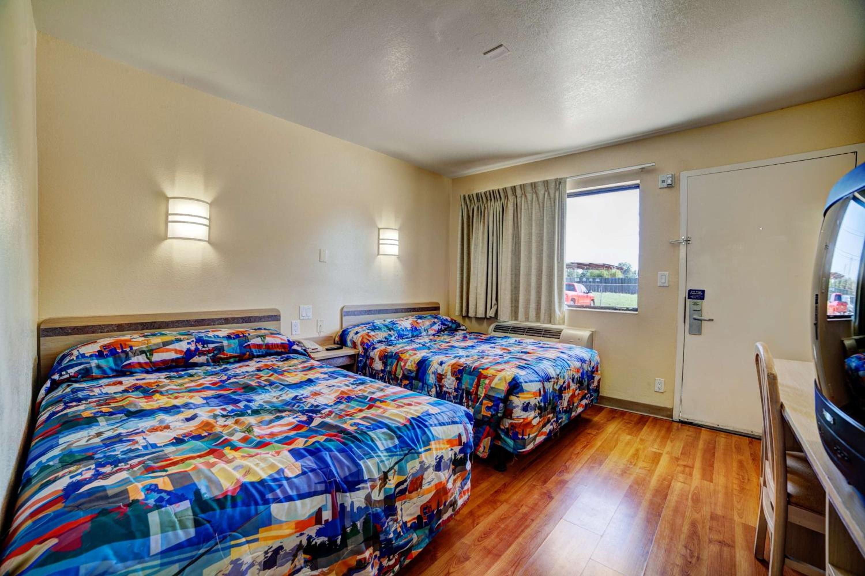 Super 7 Inn Bossier City 26/42
