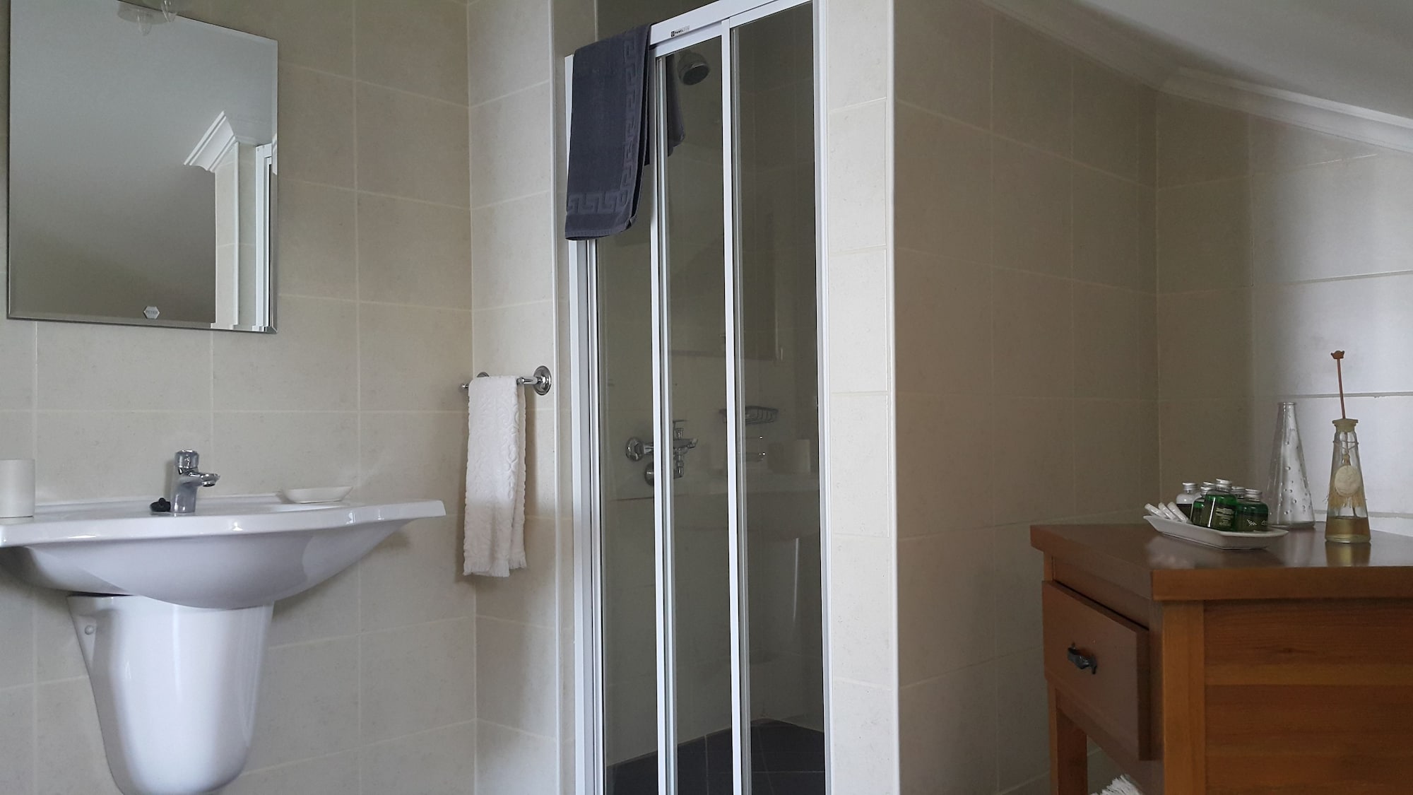 2 BEDROOMS, SUITE, SEA VIEW, GROUND FLOOR