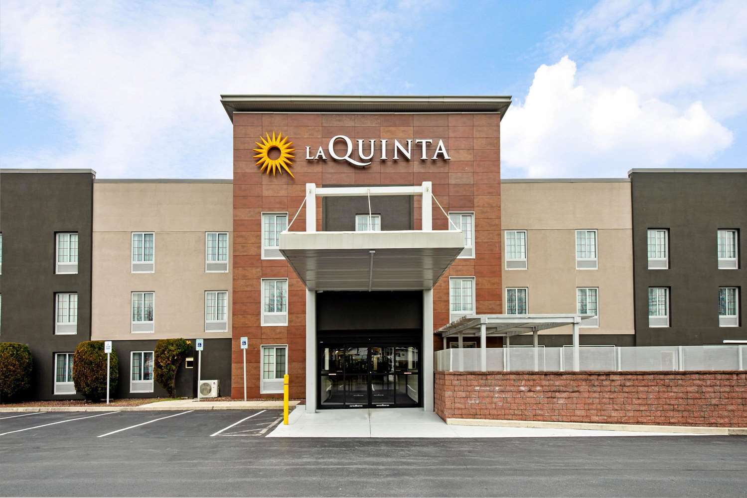 La Quinta Inn & Suites by Wyndham New Cumberland-Harrisburg 2/36