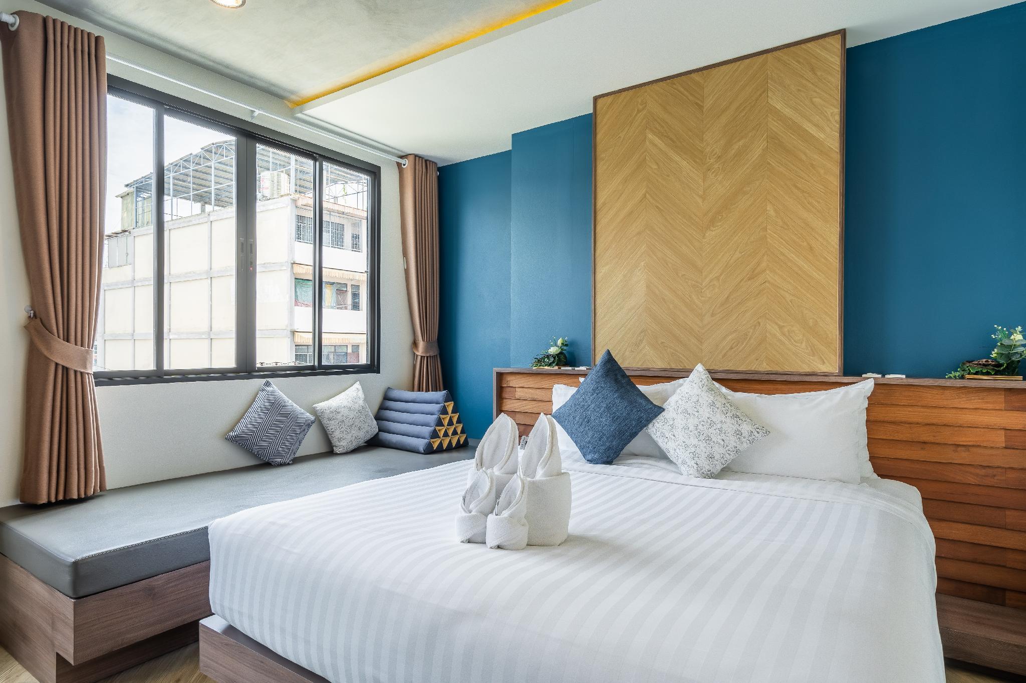 SUPERIOR, KING BED