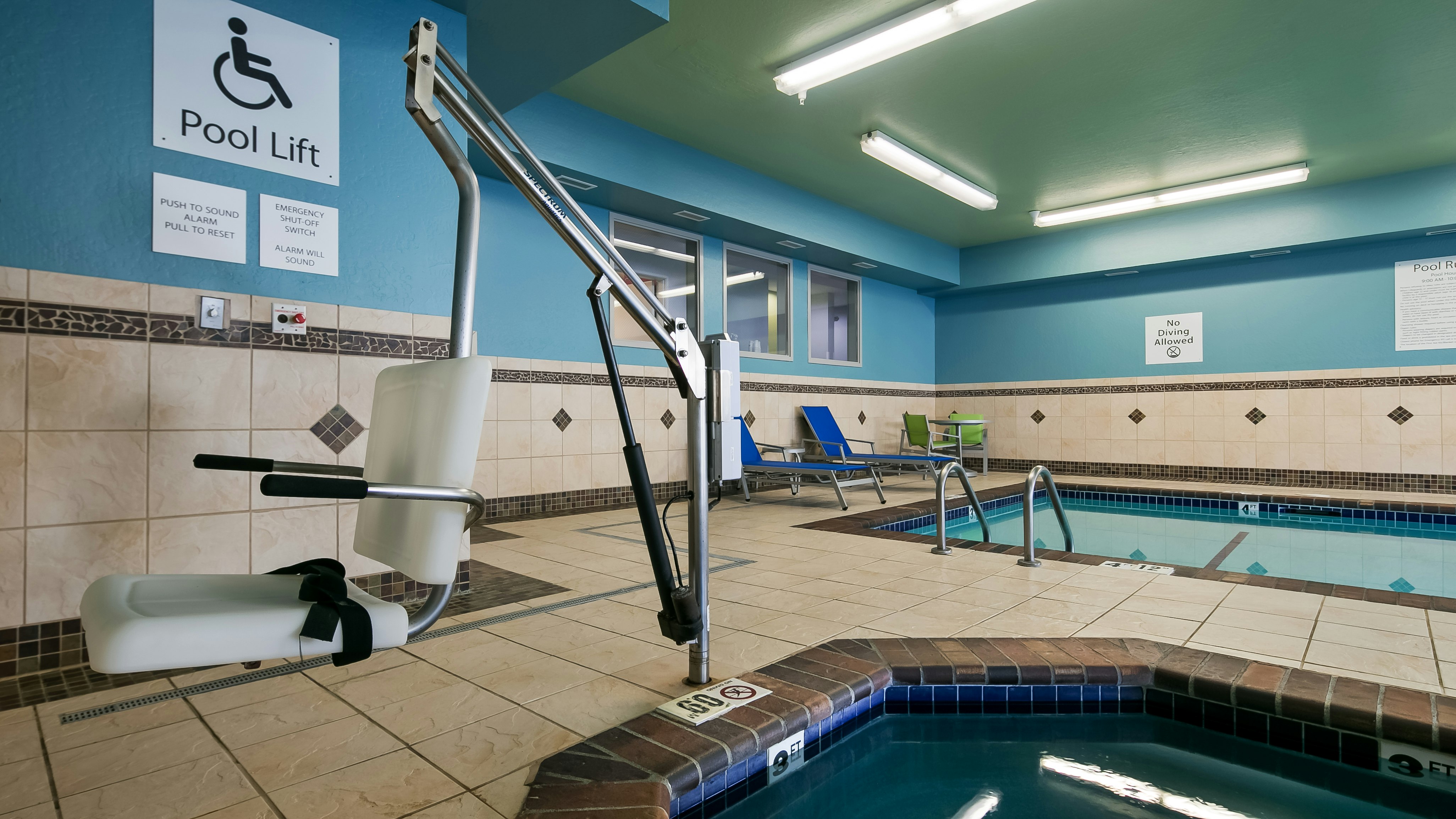 Holiday Inn Express And Suites Everett 37/54