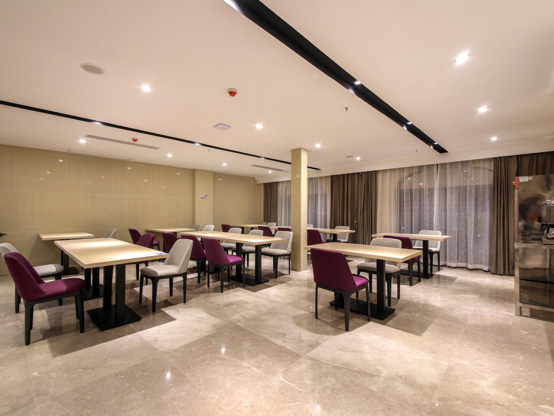 Lavande Hotel (Wuhan Yangluo subway station store) 37/47