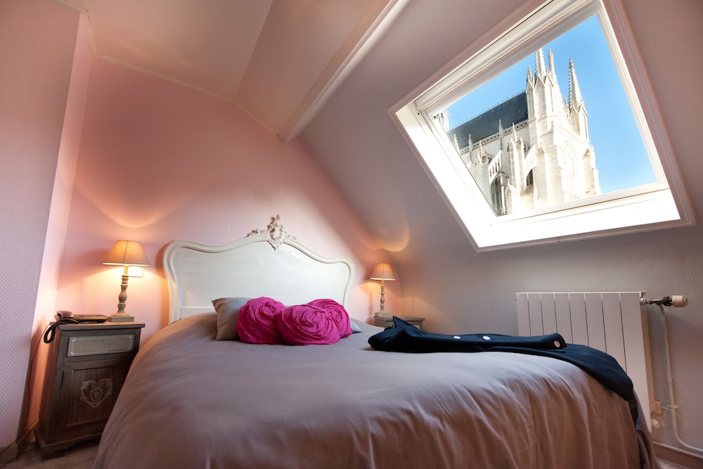 Room, Double Bed, Cathedral View