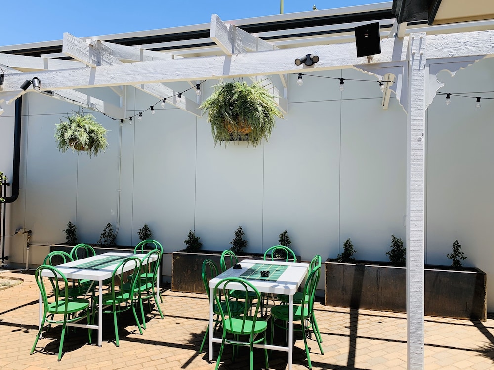 Gunnedah Hotel 34/38
