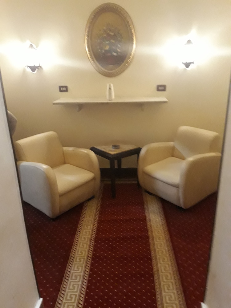 Paradise Boutique Hotel 33/43