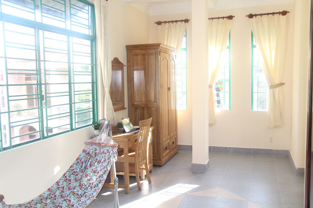 Winter Spring Homestay 50/50
