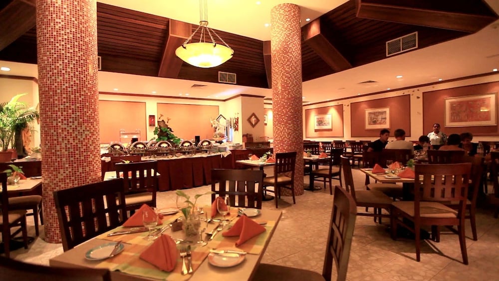 HULHULE ISLAND HOTEL 41/55