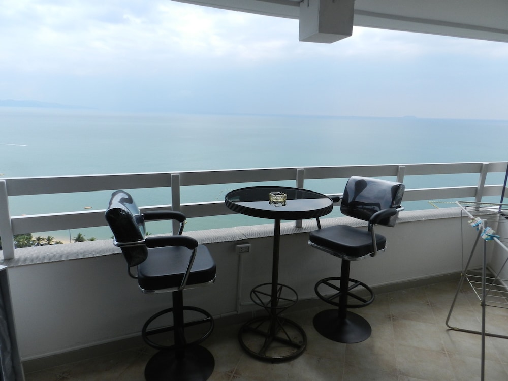 Alex Group Jomtien Plaza Condotel 20/50