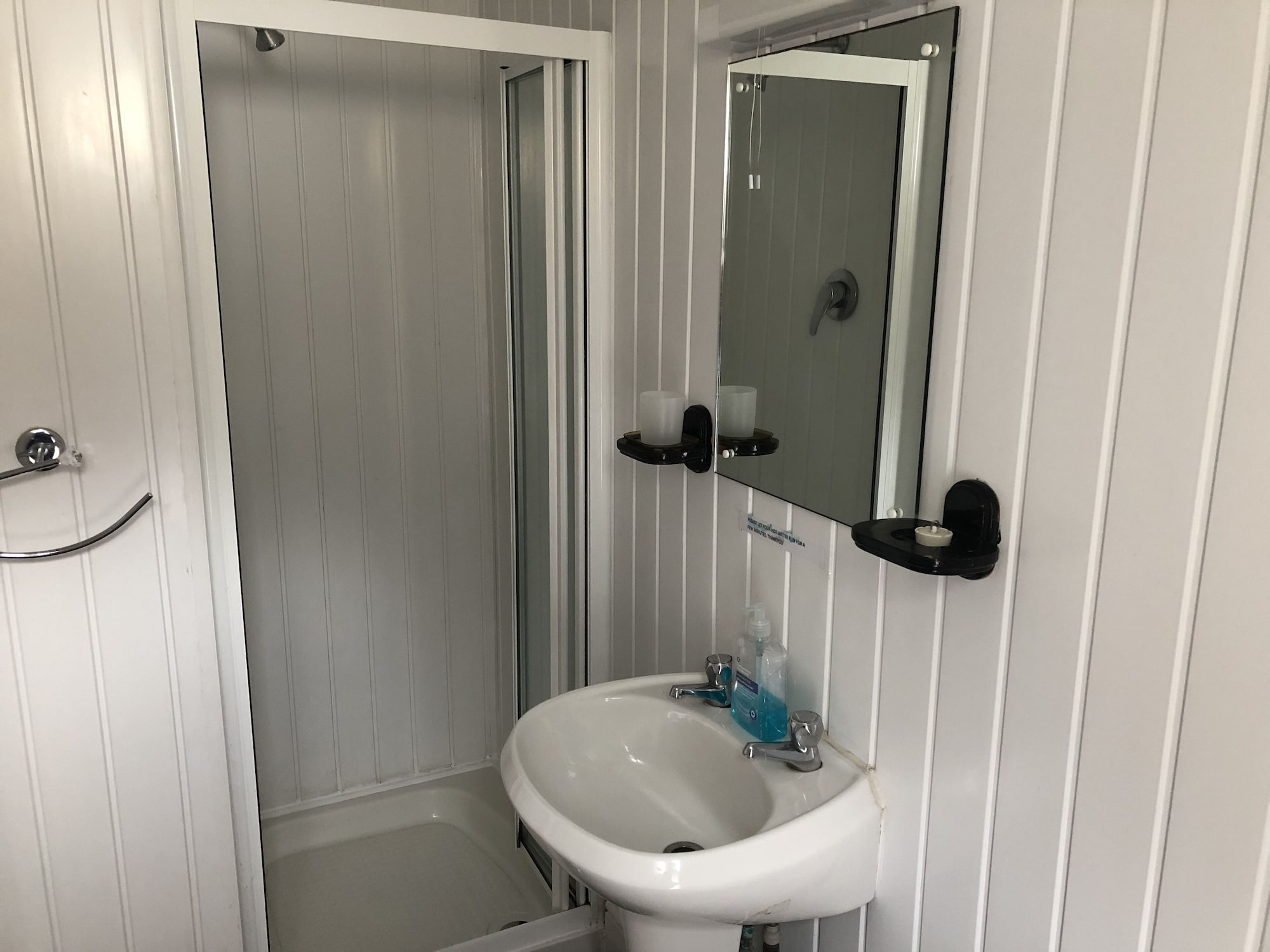ROOM, DOUBLE BED, SMALL