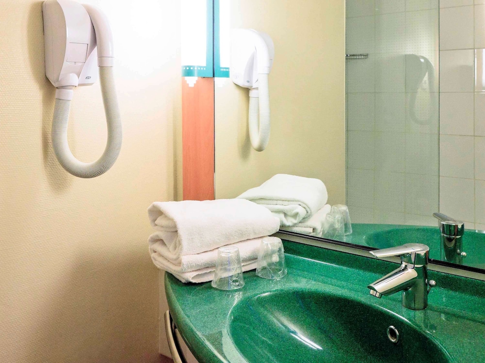Ibis Lyon Est Bron 35/67