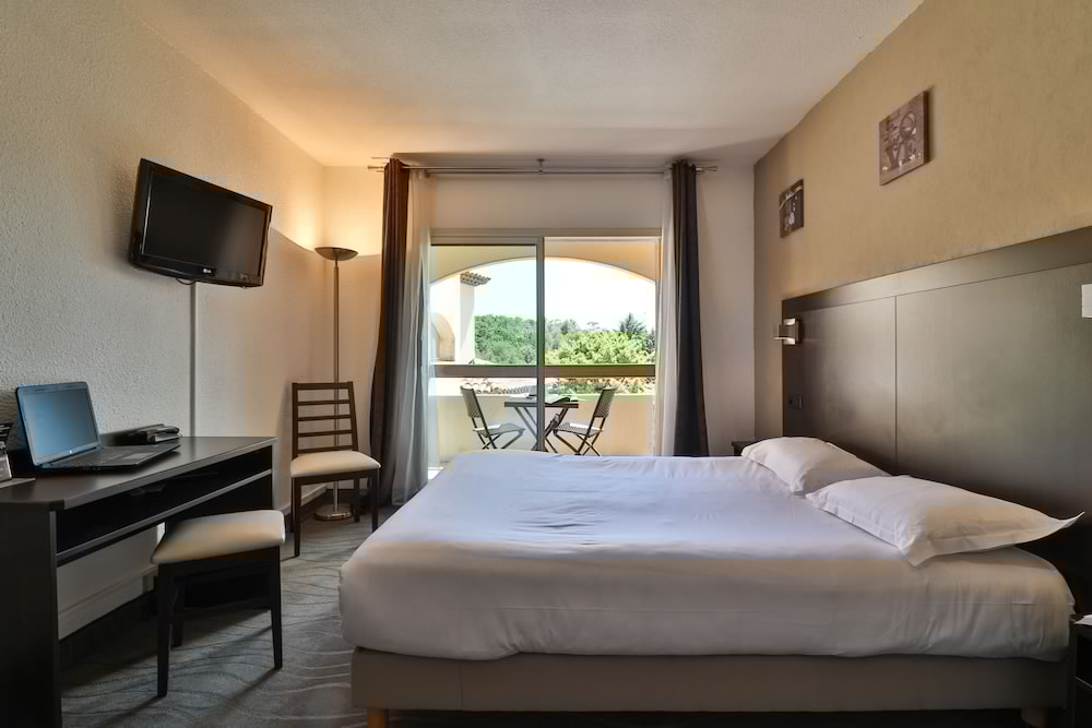 Inter Hotel Le Floreal 21/66