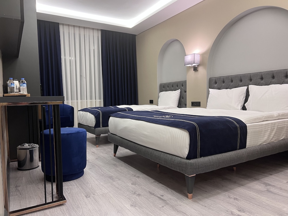 Loft Plus Hotel & Spa 11/24