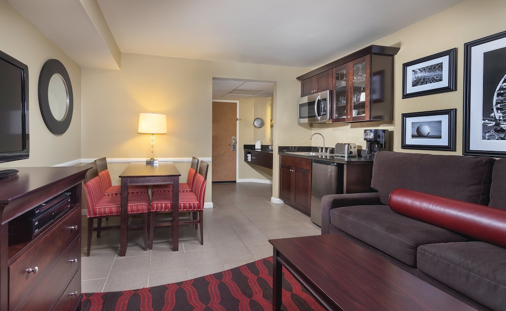 Peacock Suites 31/47