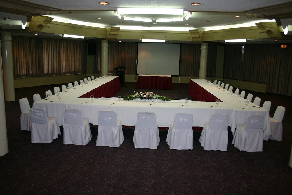 Century Park Hotel 66/76