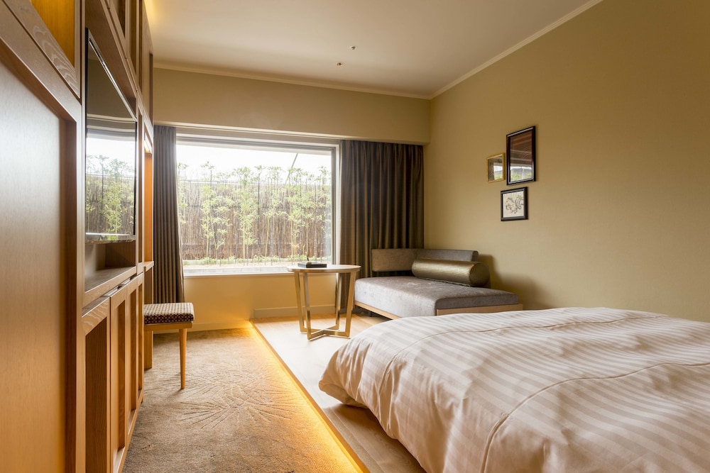 LUXURY, DOUBLE BED, CLUB LOUNGE ACCESS