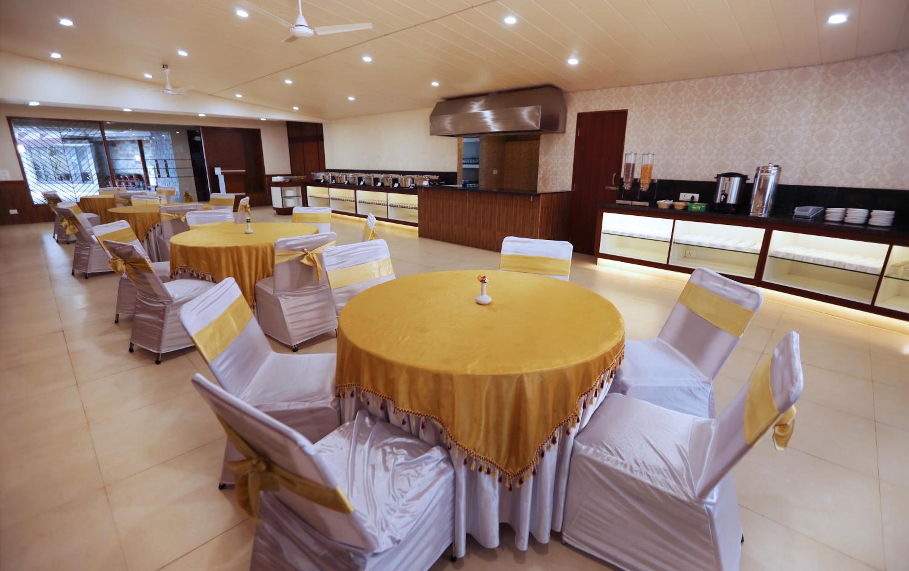 HOTEL VISHNU PALACE 39/55