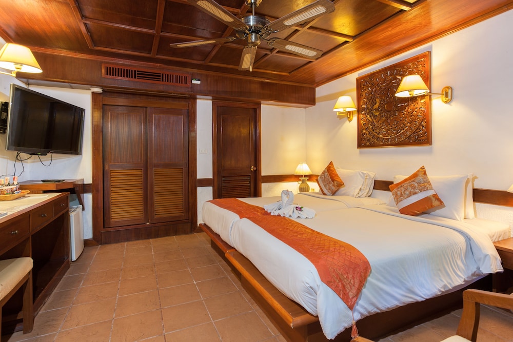 Tropica Bungalow Hotel 12/69