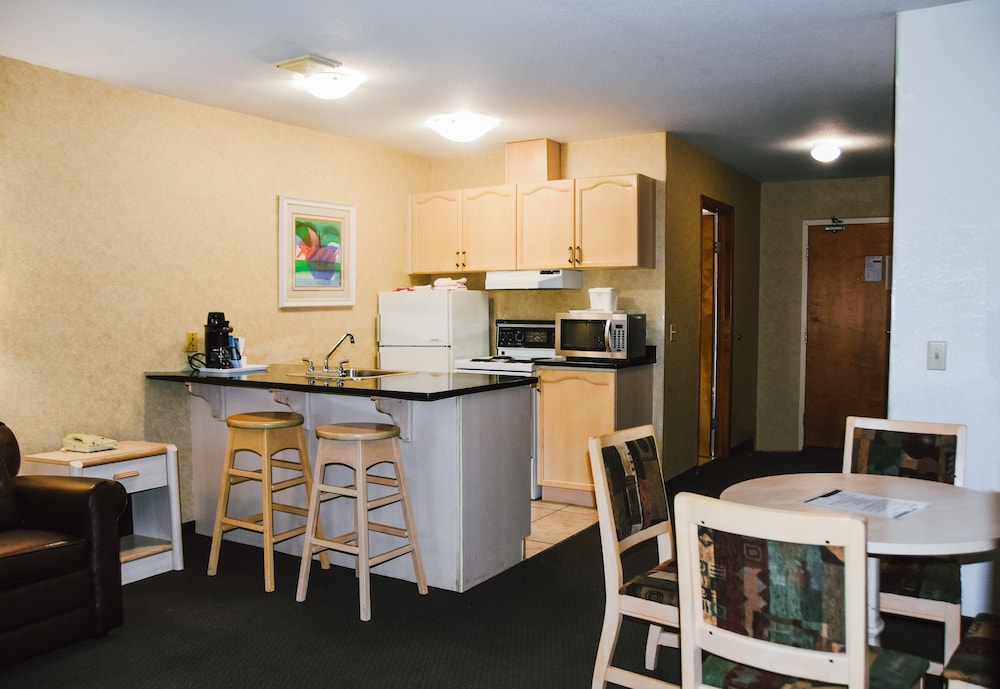 Stony Plain Inn & Suites 34/44